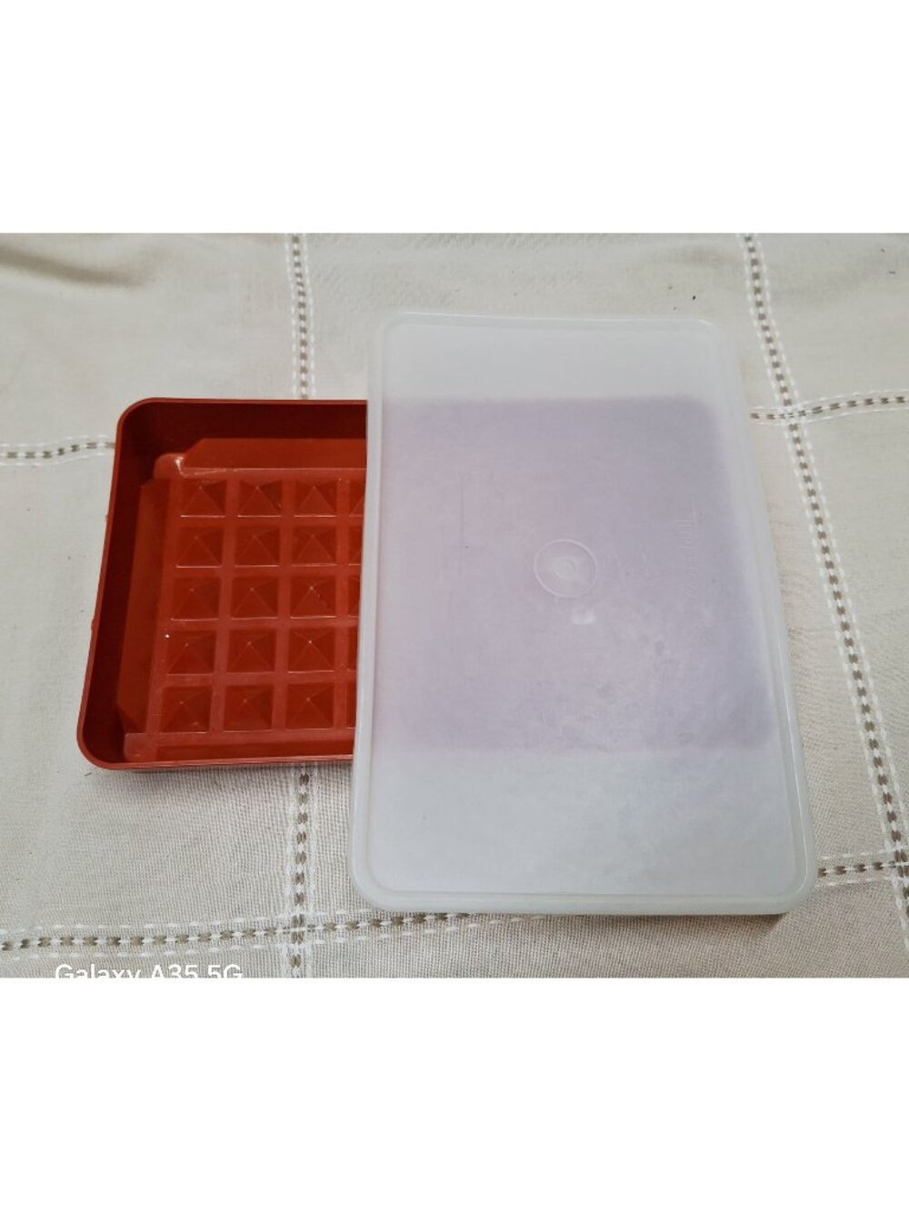 VTG Tupperware bacon or deli meat keeper, likely model 1292 - Red & Transparent